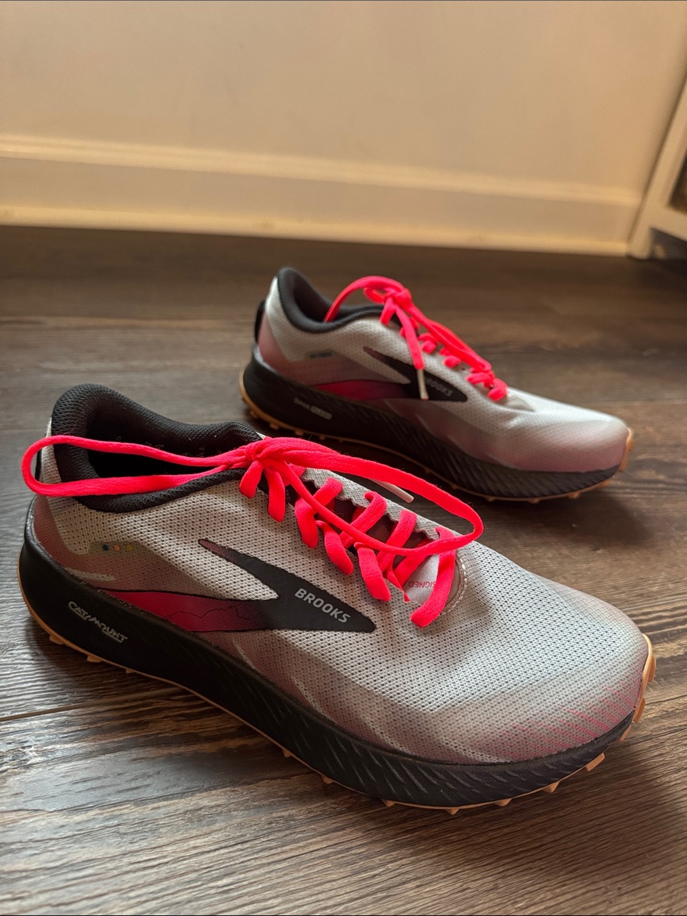 LIKE NEW: Brooks Women’s Gray Sneakers with Pink Accents